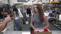 播放 深色 婴儿 交易 她的 reheels 和 打屁股