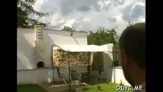 Redare Privind un bătrân o ticălosă tânără