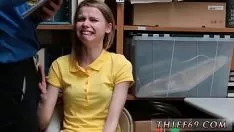 Reproduzir Adolescente não profissional skim offpie digest lp cop pegou 2 degraus na liderança e definiu um