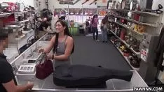 Abspielen Heiße Brasilianerin versucht, ein Violoncello zu tränken - Pornobad