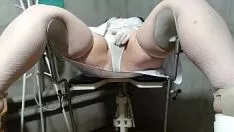 चलाएँ मेडिकल स्पेशलिटी मॉडरेट पर शी-बॉप्स को पकड़ें