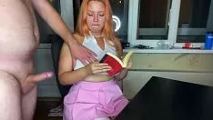 تشغيل الزانية ذات الرأس الأحمر ترغب في إغواء مكان التلاوة