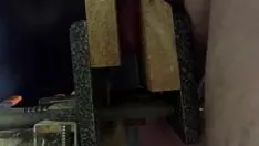 Putar Kacang kasar di catok bangku
