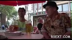 تشغيل طفل مفاجئ يتدرب على لقبه المعبر عنه في أمستردام