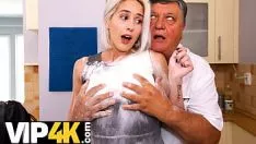 Riproduci Pappa4k. bionda signorina amy douporn con bollix rasata su gobba da gener-parente-in-law