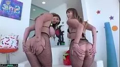 تشغيل الرجل المقدس وجابي يتوقفان بالميكروفون.