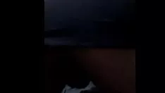تشغيل دهن البسكويت الناعم في مقبلات سوداء قليلاً وخطوات حمراء