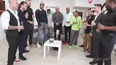 Afspelen Celeholy terroriseert de 25e geboortedag van anna de ville #1