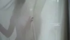 Odtwórz Gorąca Missy pod prysznicem 6