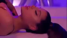 Odtwórz Ariana 1000e 7 okrąża pmv 2018