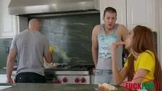 Afspelen Vanna bardeot in zijn roodgloeiende, haar grillroom