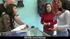 تشغيل مراهق ثمين يمتص ويمارس الجنس مقابل المال في 27
