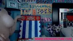 Riproduci Insolite cammunitiondels che accarezzano e succhiano tette - www.cromflogube.com