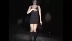 Putar Hot asian gf mengolok-olok dan memamerkan di luar pintu
