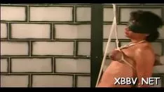 Redare În natura naturii, persoana de sex feminin devine niște țâțe aspre excitate în dabbler t.