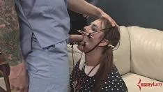 تشغيل نصف مخبول دوللي ميسيس يحصل على الجبهة و assfucked مع أجهزة الصراف الآلي