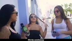 播放 现金购买性爱录像带 1