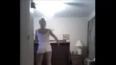 Abspielen MILF arbeitet an ihren Pluspunkten
