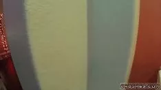 播放 Looney emboss 的女孩玩得很开心