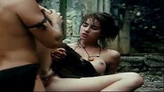 Putar Gambar bergerak Tarzan menunjukkan masa-masa seks asal di kamp batak
