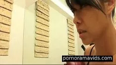 Reproduzir Quente asiática milf fodida por ela superar
