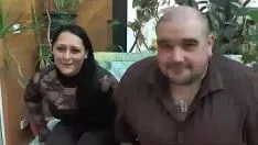 Jouer Gang upspang et fisting serré d'une bbw brune