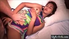 Reproducir La asiática con el culo perfecto lily koh hizo una mamada perfecta antes del sexo duro