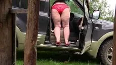 Reproduzir Voyeur com câmera escondida espionando lésbicas maduras ao ar livre. bunda grande gordinha milfs nos bastidores. gordinho. fetiche amador em local público. pata.