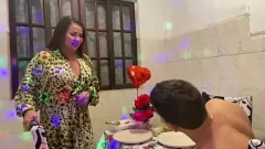 Afspelen Braziliaanse MILF Bianca Naldy wordt gecreampied op Valentijnsdag