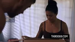 Afspelen Aziatische milf Dana Vespoli wordt hardcore met geüniformeerde stiefzoon
