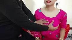 播放 Desi Girl屈服于顽固的乐趣：印度老师和学生性爱录像带
