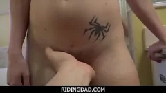 播放 继父与角质青少年继女Olivia Kassidy的禁忌幻想