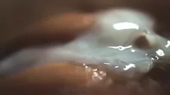 Redare CUMSHOT CLOSEUP HOT pe păsărică păroasă