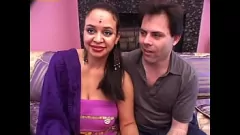 播放 来自远东的异国熟女被后入式蹂躏，最后射到了她的奶子上