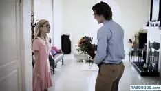 تشغيل عصابة لمراهقة عذراء متزعزع
