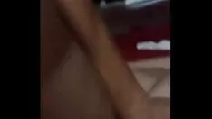 تشغيل الفتاة الفرنسية مع شحذ تجسد