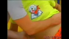 Reproduzir A saia adolescente morena Begrime é bem fodida