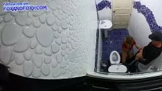 Abspielen Spionage-Fernsehkamera Nr. 1 für öffentliche Toiletten. sauggummischuh öffentliche toilette