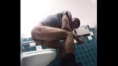 Abspielen Negão atl&eacute Accent;tico com nojinho do vaso cagando com o cuzão empinando (bosta umfassende Prüfungrida)