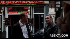 Afspelen Bad truelove wordt verslagen, zuigt en neukt in een reeks set-downs