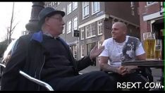 Afspelen Gal geeft ins verspilling en passjob